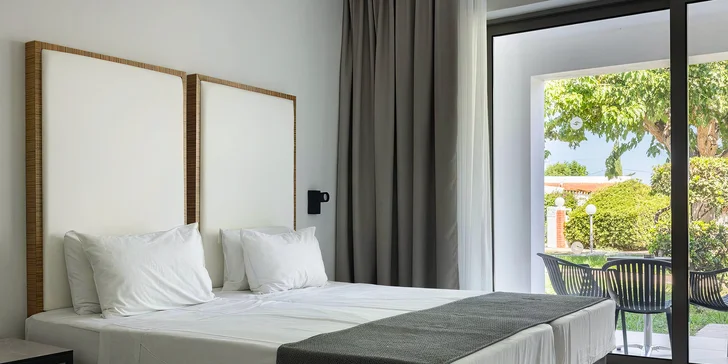 Na místě vás přivítá 4* hotel SplashWorld Sun Palace.