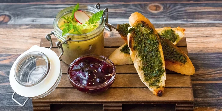 Romantika v centru Prahy: privátní wellness a tříchodové menu s láhví vína