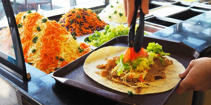 Malý, velký nebo XXL kebab v tortille či pitě s náplní podle výběru