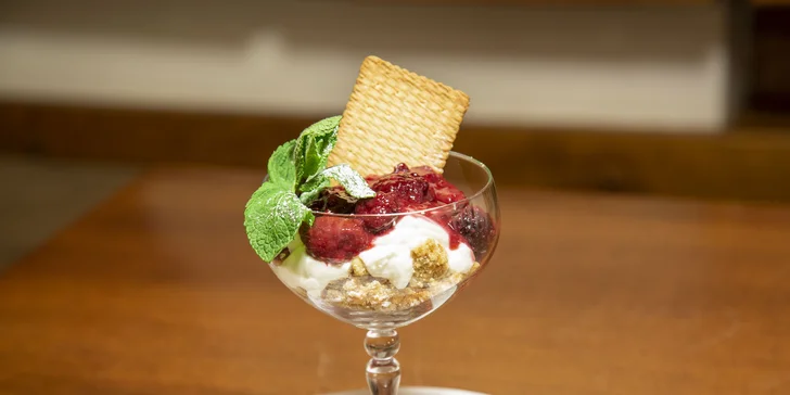 3chodové řecké menu: omeleta s olivami, gyros z panenky a řecký jogurt