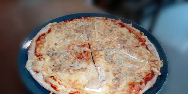 28cm pizza podle výběru z 12 druhů a domácí limonáda pro 1 i 2 osoby