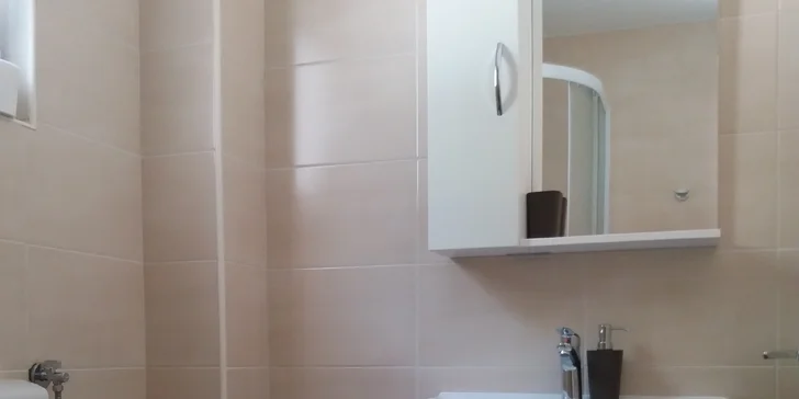 Dovolená v Drveniku: 7 nocí ve studiu pro 2 dospělé osoby a 2 děti