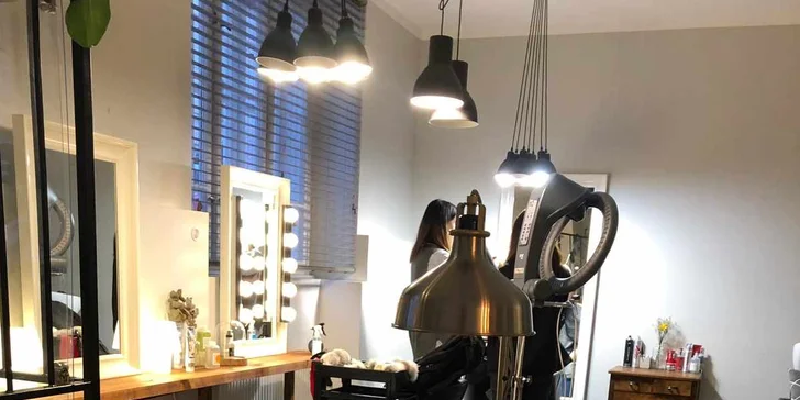 Dámský střih pro všechny délky vlasů: mytí, masáž hlavy, foukaná i styling