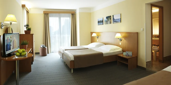 Dovolená ve slovinské Portoroži: hotel s polopenzí, termální bazény, pláž a dítě do 13 let zdarma