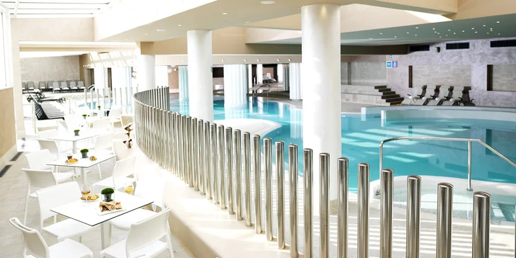 V páru nebo s rodinou do Slovinska: 4* hotel blízko moře, polopenze i bazén a jedno dítě v ceně