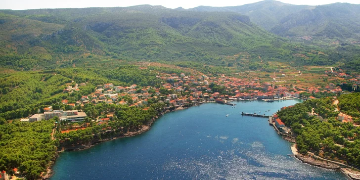 Rodinná dovolená na ostrově Hvar: polopenze, bazény a až 2 děti zdarma