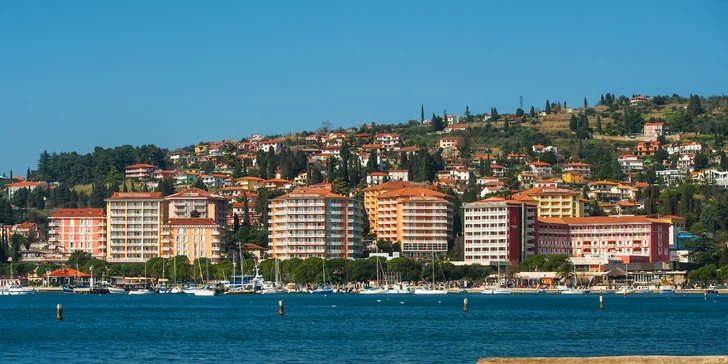 V páru nebo s rodinou do Slovinska: 4* hotel blízko moře, polopenze i bazén a jedno dítě v ceně