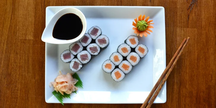 Ochutnejte asijské dobroty: 16–48 ks rybího nebo vege sushi i 2 polévky