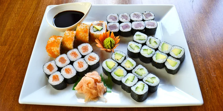 Ochutnejte asijské dobroty: 16–48 ks rybího nebo vege sushi i 2 polévky
