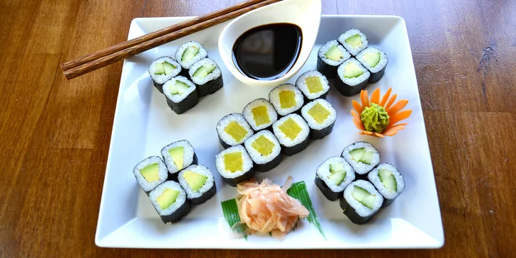 Ochutnejte asijské dobroty: 16–48 ks rybího nebo vege sushi i 2 polévky