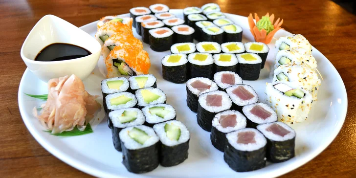 Ochutnejte asijské dobroty: 16–48 ks rybího nebo vege sushi i 2 polévky