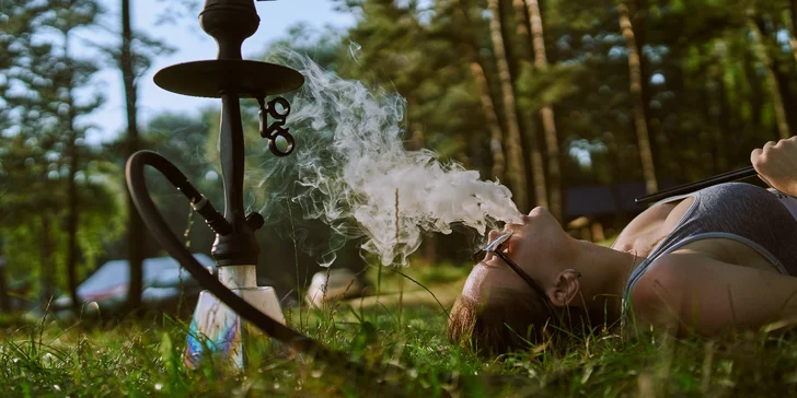 Vodní dýmka a nápoj v klubu nebo třeba malý piknik v parku