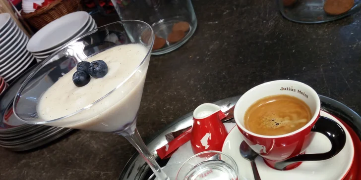 Sladké chvíle: espresso a domácí zákusek pro 1 nebo pro 2 osoby