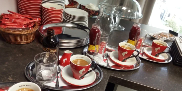 Sladké chvíle: espresso a domácí zákusek pro 1 nebo pro 2 osoby
