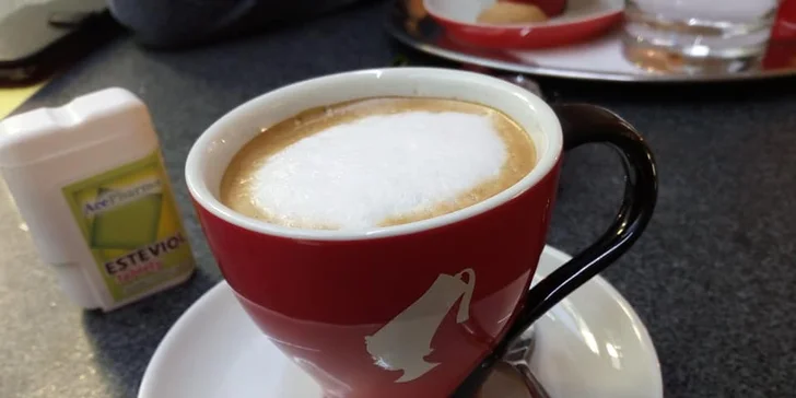 Sladké chvíle: espresso a domácí zákusek pro 1 nebo pro 2 osoby
