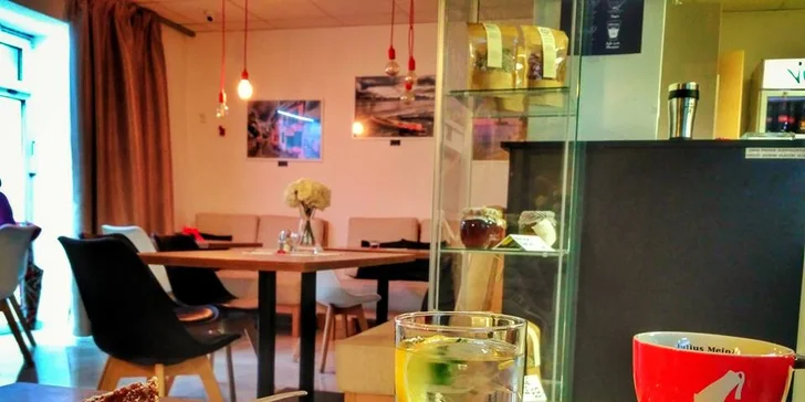 Sladké chvíle: espresso a domácí zákusek pro 1 nebo pro 2 osoby