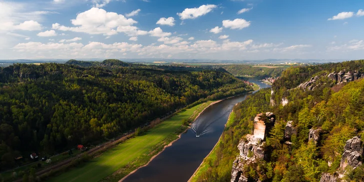 Autobusem z Prahy do historických Drážďan, odpolední plavba lodí do Pirny, oběd, živá hudba a průvodce po celý den