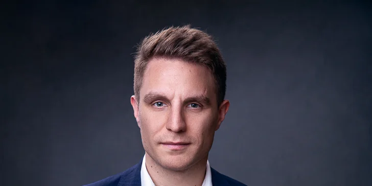 Ateliérové focení business headshotů a portrétu pro jednoho