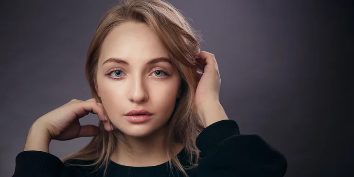 Ateliérové focení business headshotů a portrétu pro jednoho
