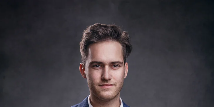 Ateliérové focení business headshotů a portrétu pro jednoho
