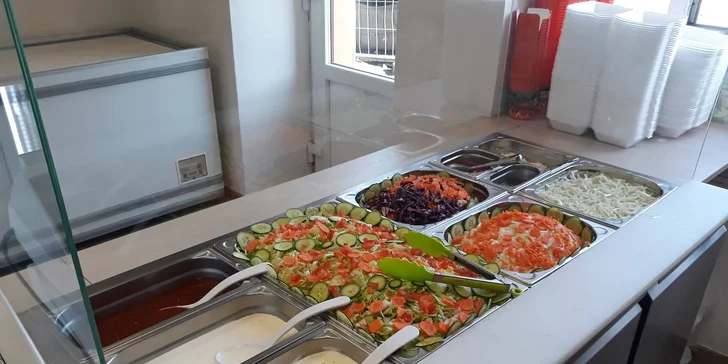Parádní sváča: kebab či falafel v tortille, chlebu i s hranolky a nápoj dle výběru