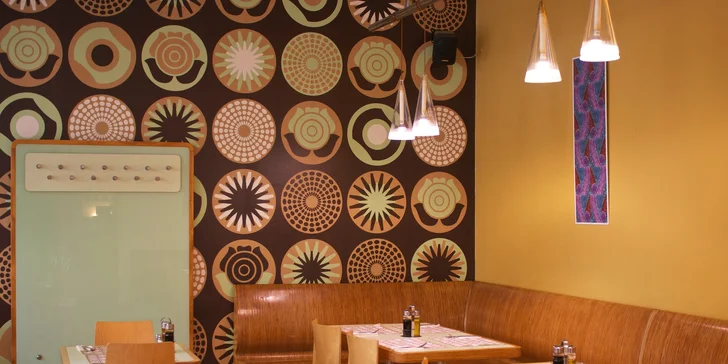 Útulné bistro navrhovalo designové studio Olgoj Chorchoj a Aleš Najbrt.