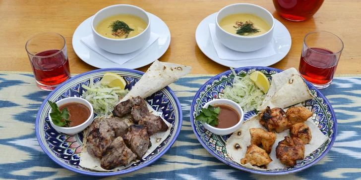 Uzbecké menu pro dva: vege polévka, kuřecí nebo vepřový šašlik a příloha