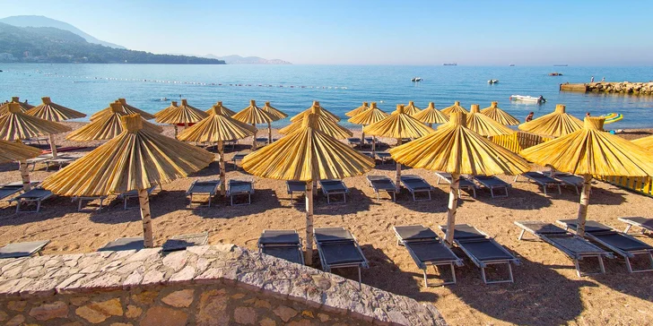 3–7 nocí v letovisku Sutomore pro pár i rodinu: polopenze, soukromá pláž 100 m od hotelu