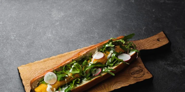 375g hotdog v centru města: s mletým masem, párkem i vege