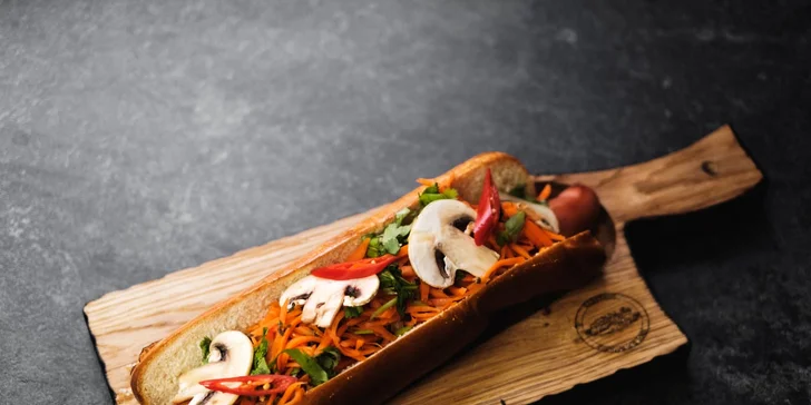 375g hotdog v centru města: s mletým masem, párkem i vege
