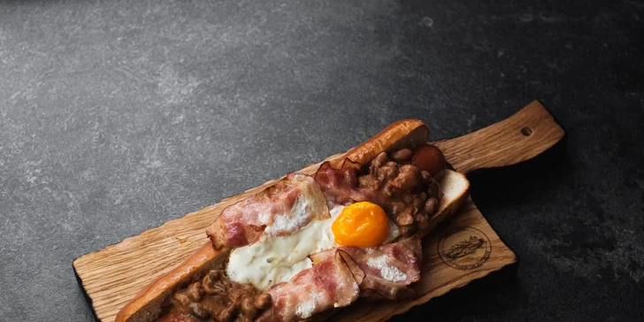 375g hotdog v centru města: s mletým masem, párkem i vege