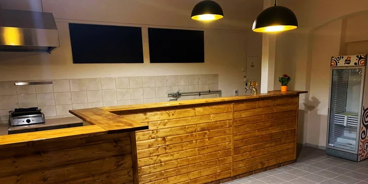 Tortilla dle výběru z 8 druhů, farmářské hranolky nebo coleslaw a dip