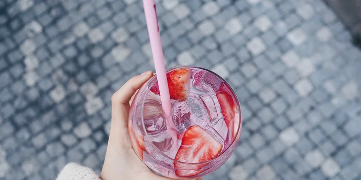 Signature i klasické koktejly nebo domací limonáda podle výběru