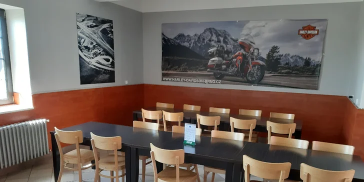 Česká klasika: kachna, svíčková nebo pečené koleno v motorestu Rohlenka