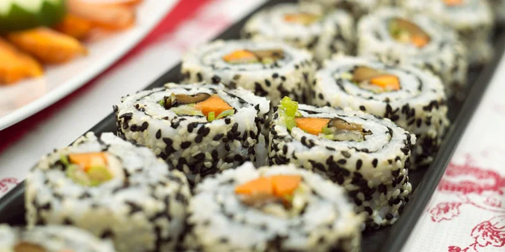 Naučte se sushi z pohodlí domova: 2,5 hodiny videolekcí v online kurzu