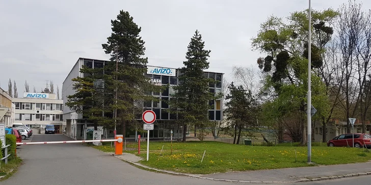 Hodina squashe nebo ricochetu a zapůjčení vybavení pro 2 osoby