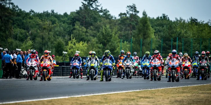 Postavme výtah seniorům: Grand Prix, koncert klasiky i Divadlo Bolka Polívky