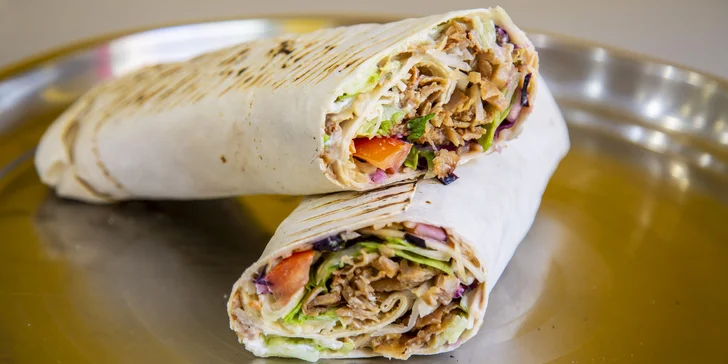Dát si můžete twister nebo kebab s grilovaným masem, feta sýrem či hermelínem, zeleninou a dresinkem.
