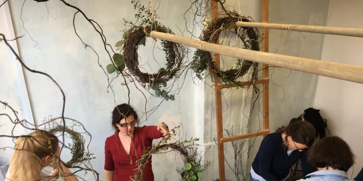 Aranžujte květiny: workshop v uměleckých ateliérech v Pragovce
