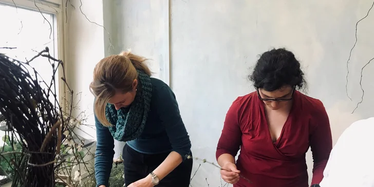 Aranžujte květiny: workshop v uměleckých ateliérech v Pragovce