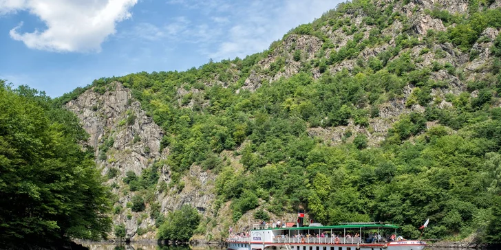 Celodenní lodní výlet na Slapy a zpět historickým parníkem včetně 3chodového oběda a občerstvení