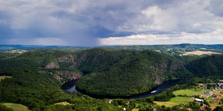 Celodenní lodní výlet na Slapy a zpět historickým parníkem včetně 3chodového oběda a občerstvení