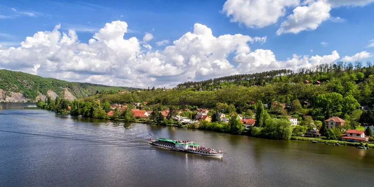 Celodenní lodní výlet na Slapy a zpět historickým parníkem včetně 3chodového oběda a občerstvení