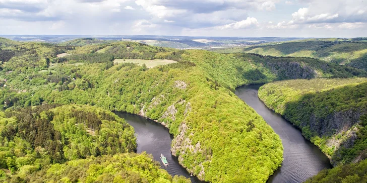 Celodenní lodní výlet na Slapy a zpět historickým parníkem včetně 3chodového oběda a občerstvení