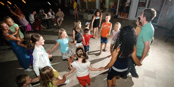 Rodinná dovolená na ostrově Hvar: polopenze, bazény a až 2 děti zdarma