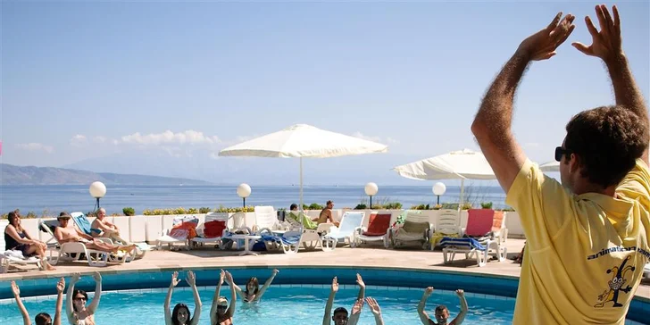 Rodinná dovolená na ostrově Hvar: polopenze, bazény a až 2 děti zdarma