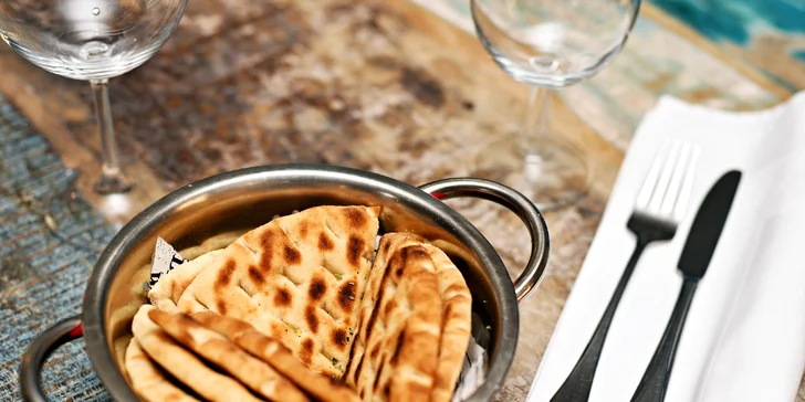 Řecké mezze menu pro 2: šneci po krétsku, bifteki mezze i smažené kalamáry