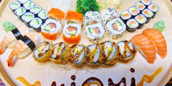 Pochutnejte si na rolovaných dobrotách: 34 ks sushi s lososem i avokádem