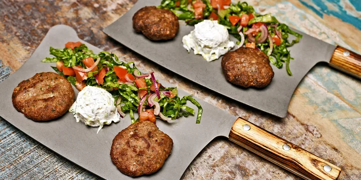 Řecké mezze menu pro 2: šneci po krétsku, bifteki mezze i smažené kalamáry