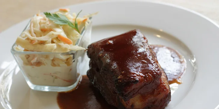 Pivovarské menu pro dva: prkénko dobrot, žebra či panenka i pivní dort